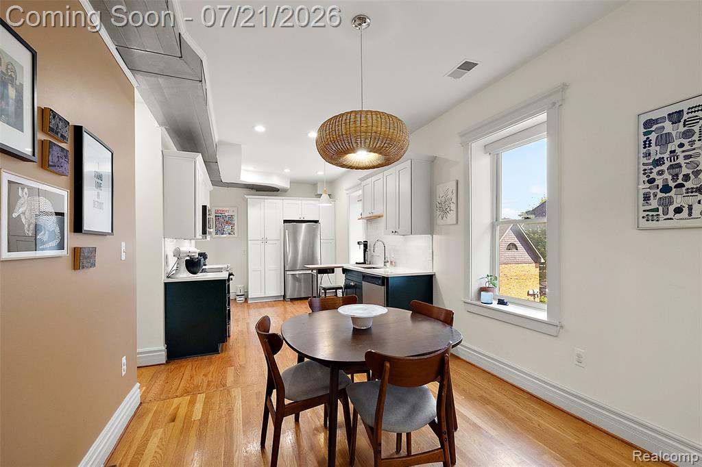 443 E Ferry Street Property Photo 8