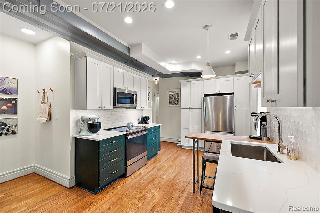 443 E Ferry Street Property Photo 12