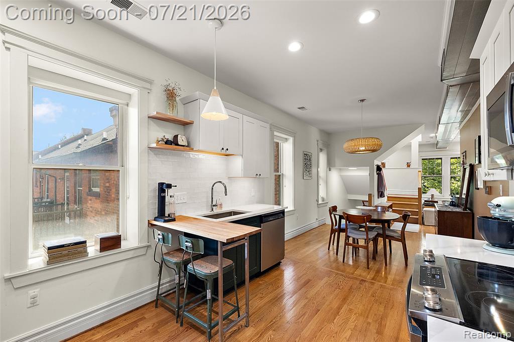 443 E Ferry Street Property Photo 13
