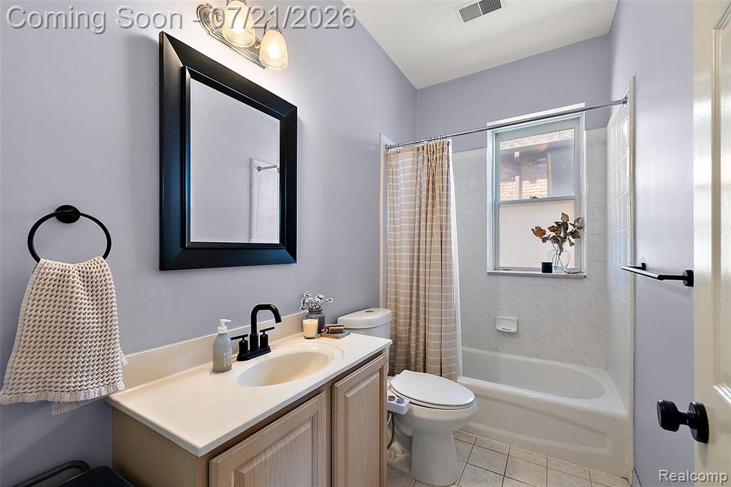 443 E Ferry Street Property Photo 18