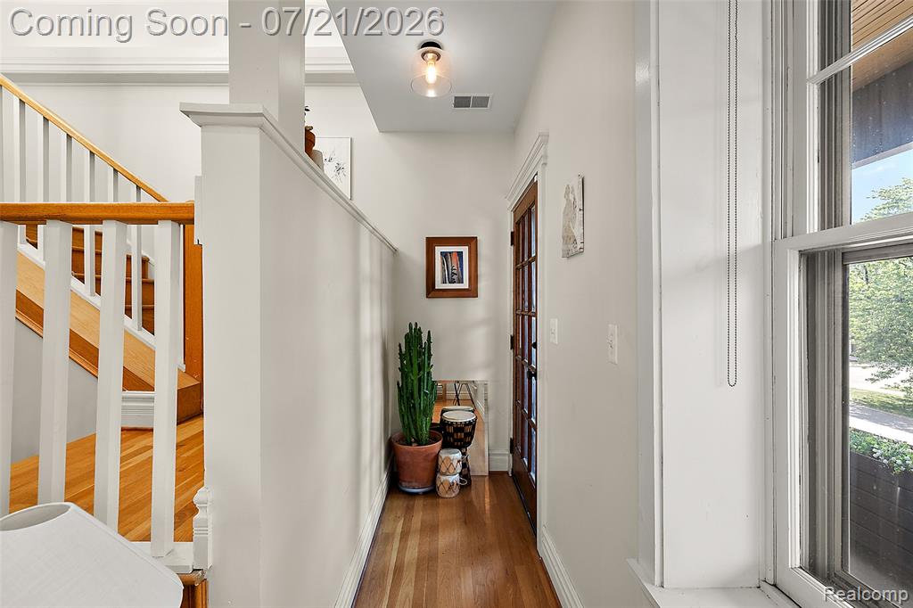 443 E Ferry Street Property Photo 20