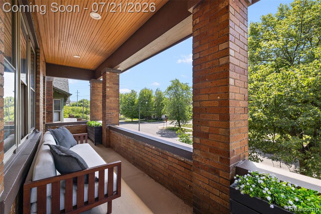 443 E Ferry Street Property Photo 44