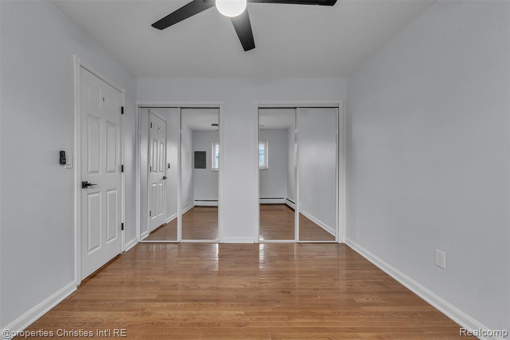 2655 E Maple Road Property Photo 24