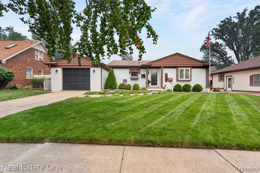 13704 Argyle Street Property Photo 1