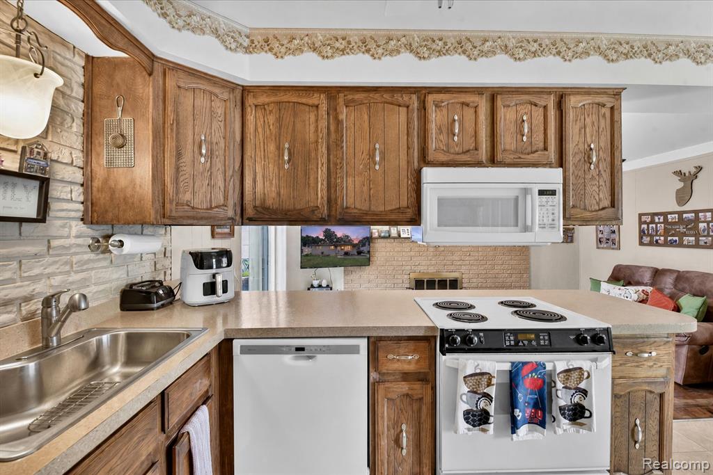 27241 Evelyn Avenue Property Photo 10