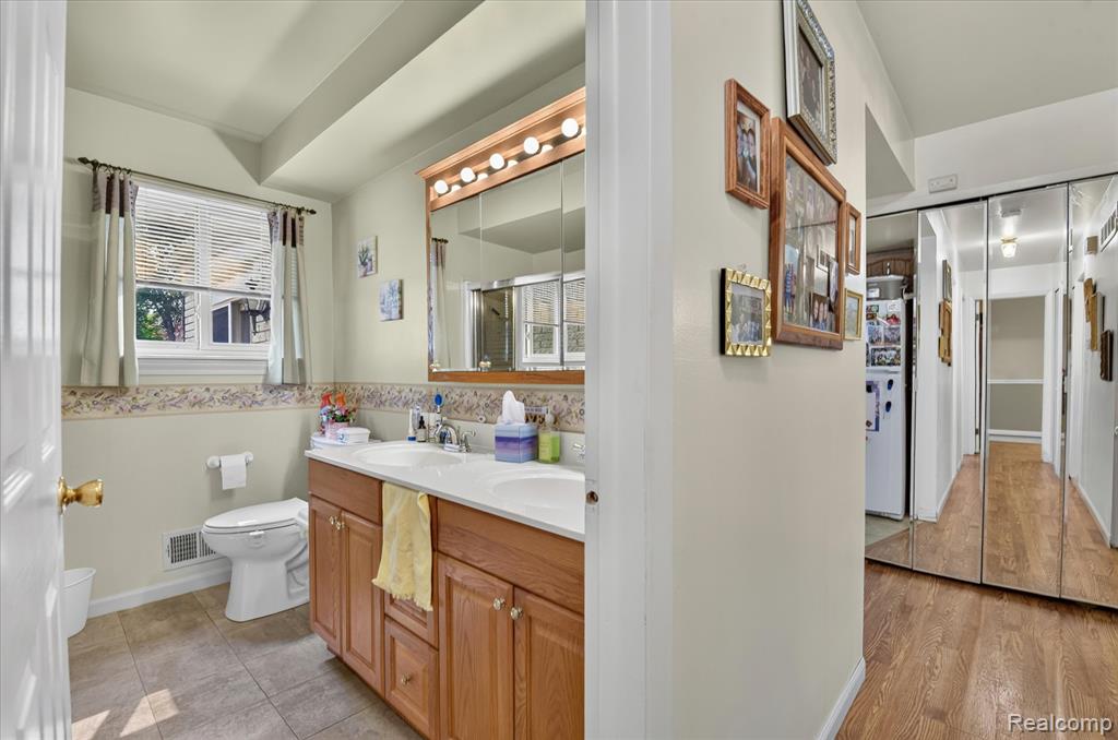 27241 Evelyn Avenue Property Photo 23