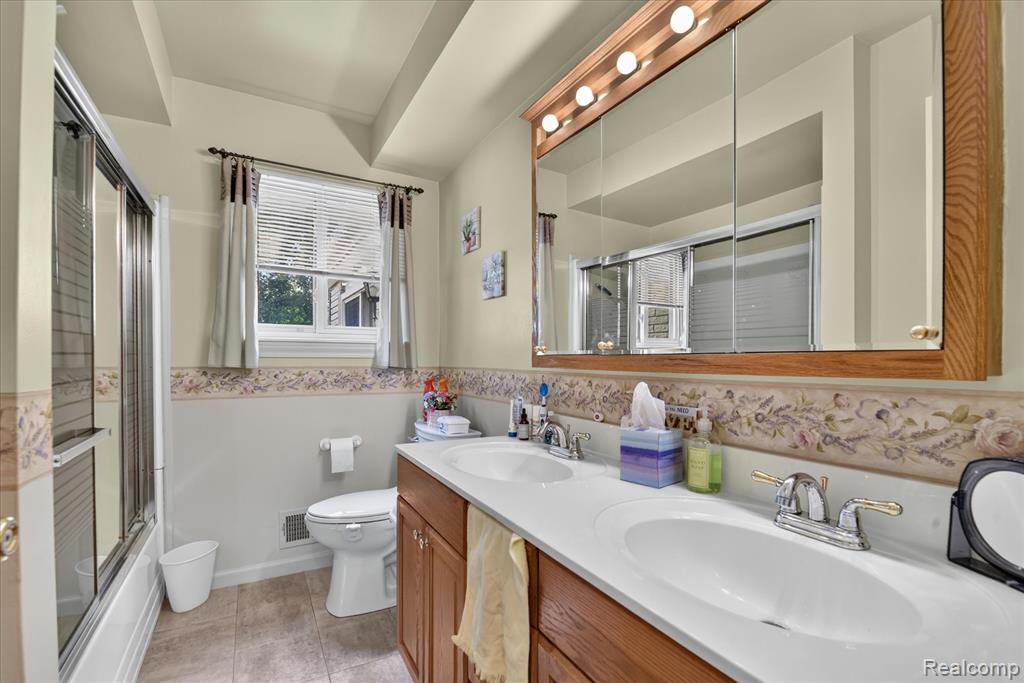 27241 Evelyn Avenue Property Photo 24