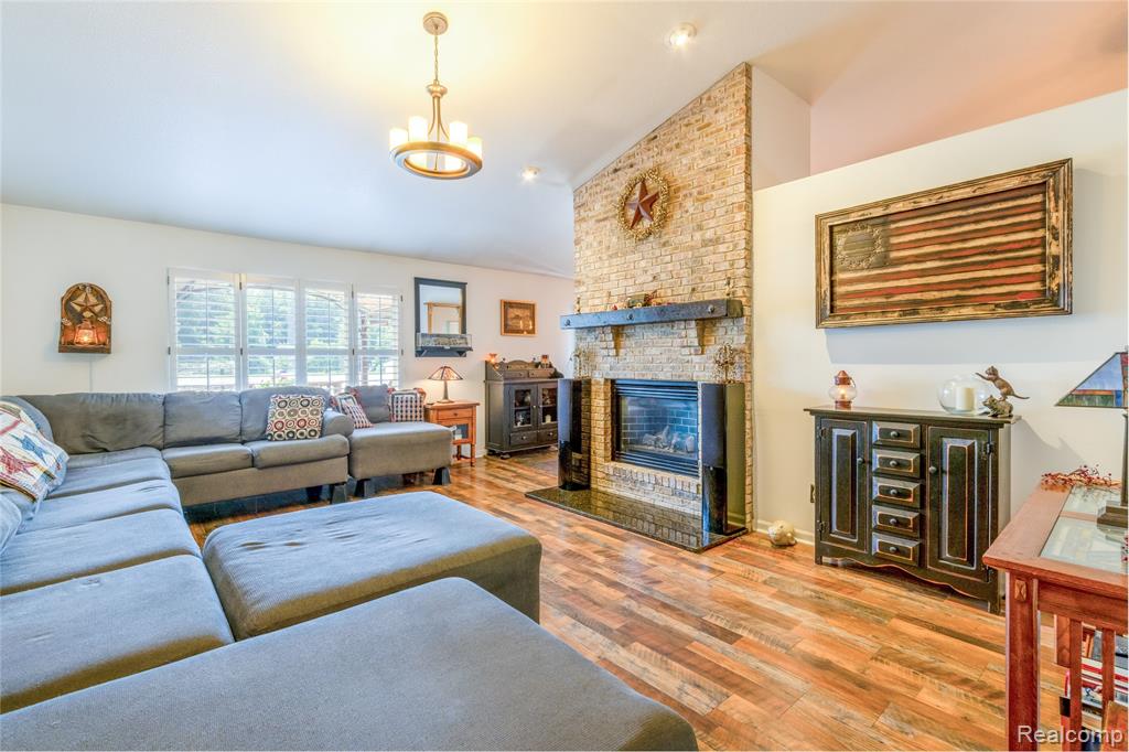 38575 Barth Street Property Photo 7