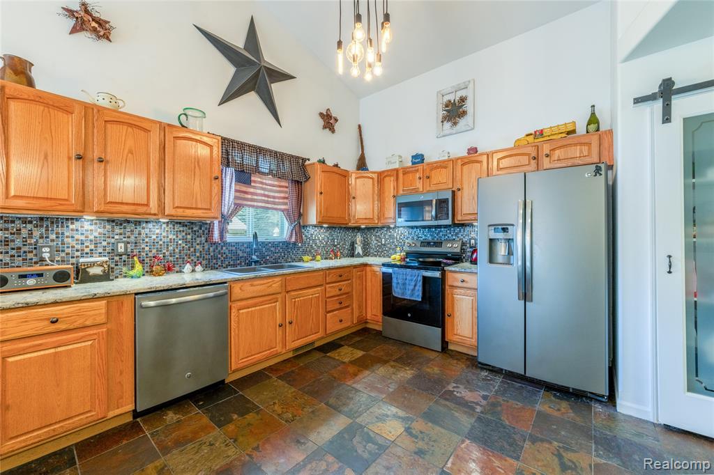 38575 Barth Street Property Photo 9