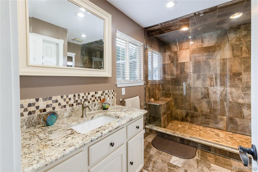 38575 Barth Street Property Photo 18