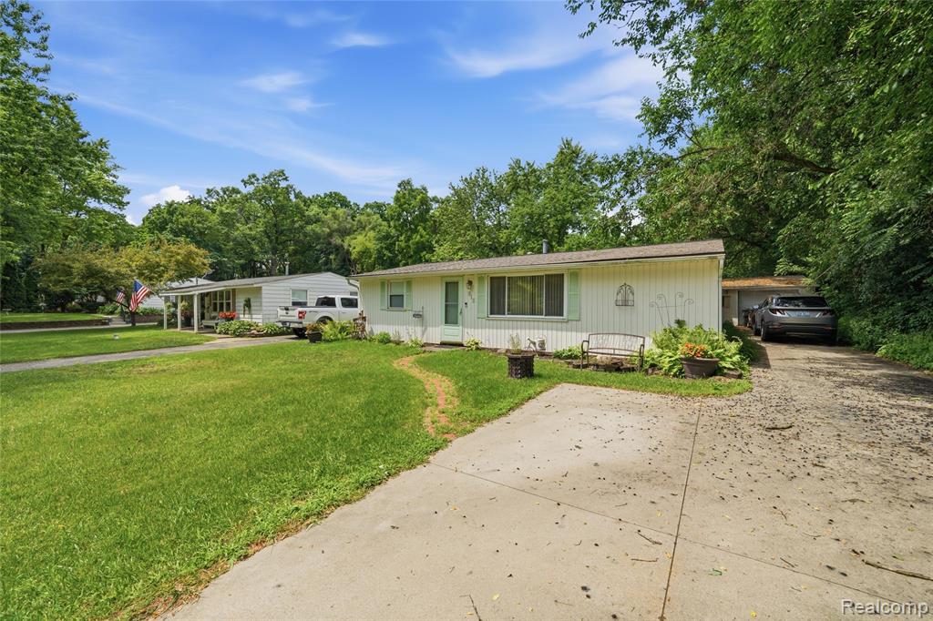 918 Pine Tree Road