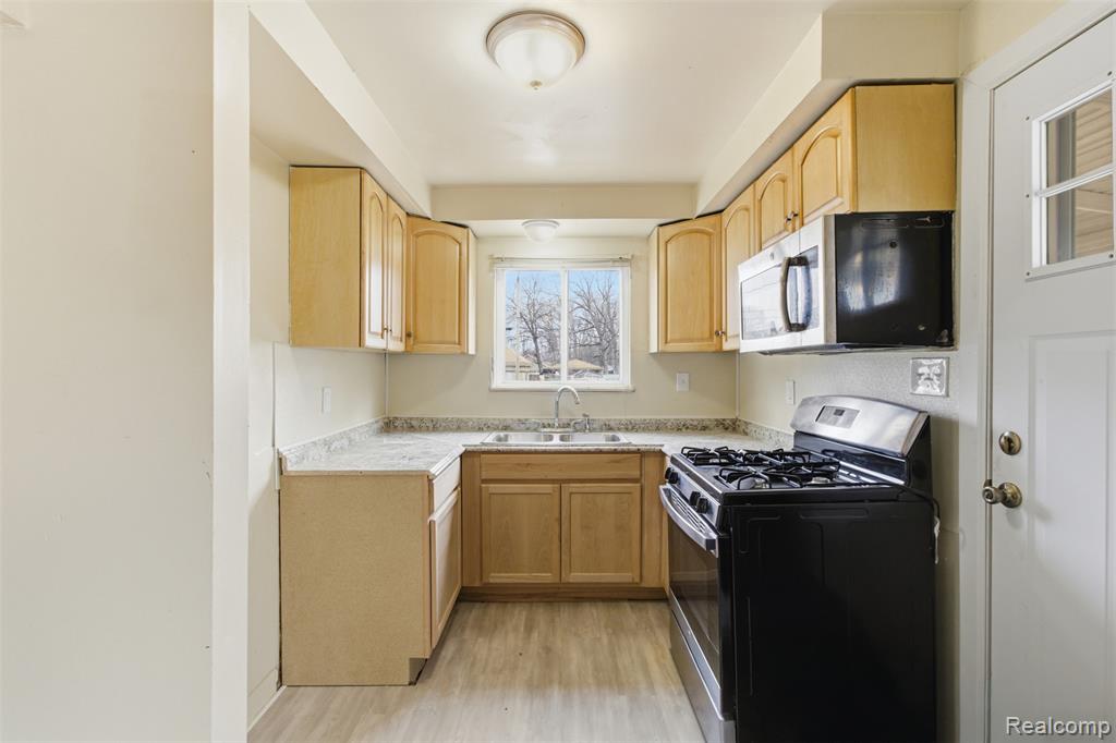 6011 Washington Street Property Photo 6