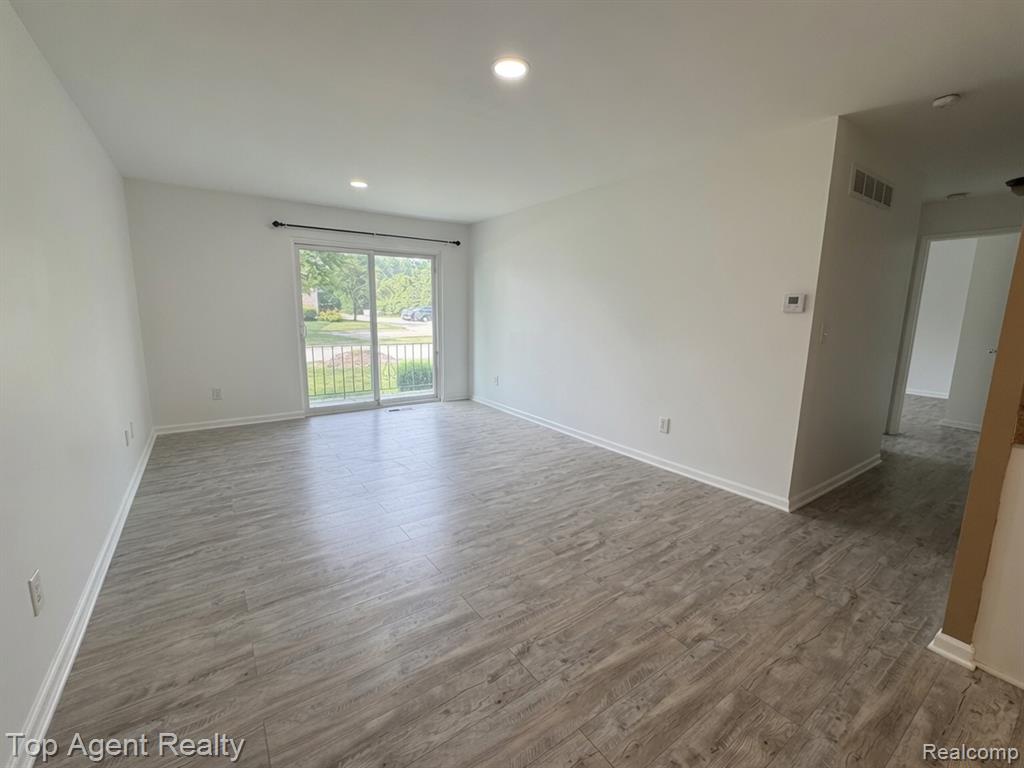 14211 Ivanhoe Drive Property Photo 3