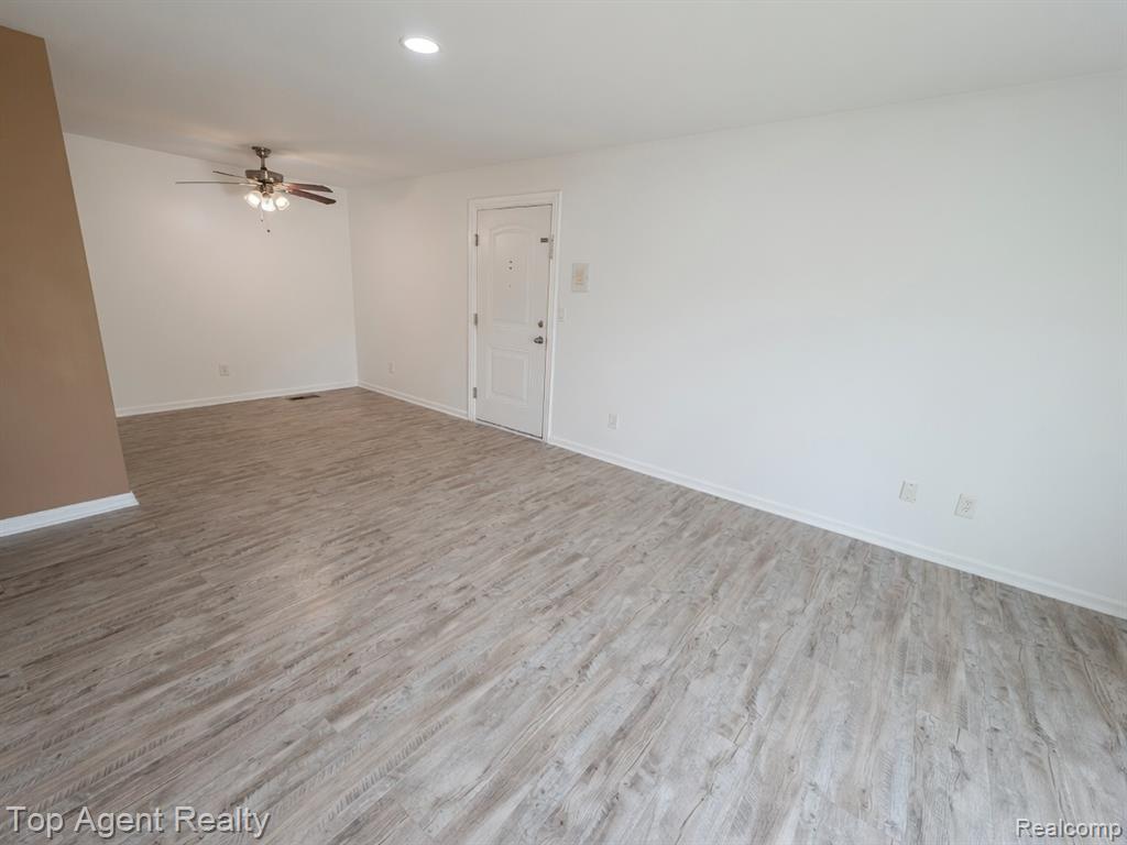 14211 Ivanhoe Drive Property Photo 4