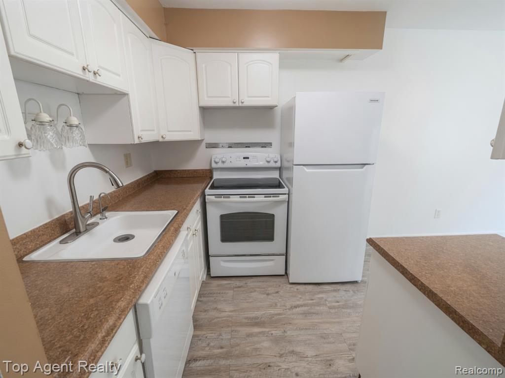 14211 Ivanhoe Drive Property Photo 5