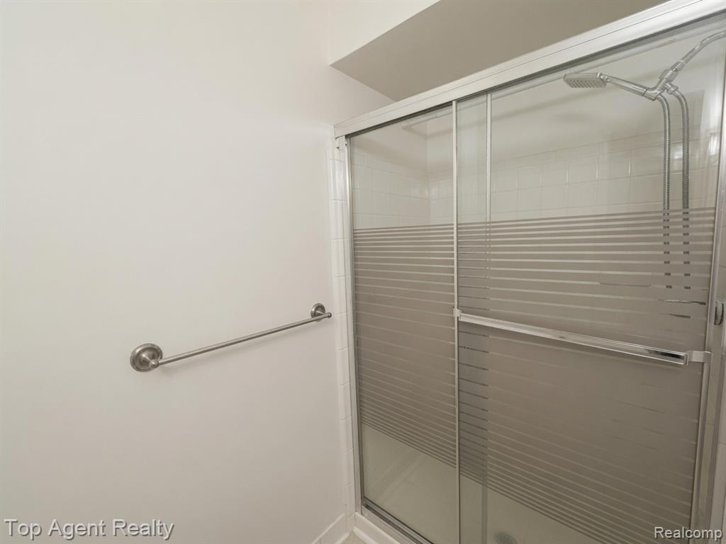 14211 Ivanhoe Drive Property Photo 9