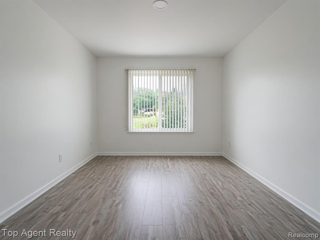 14211 Ivanhoe Drive Property Photo 11