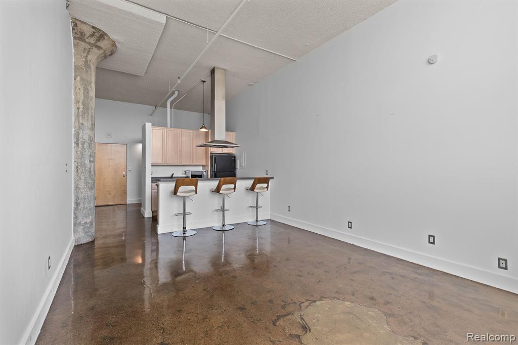 6533 E Jefferson Avenue Property Photo 11