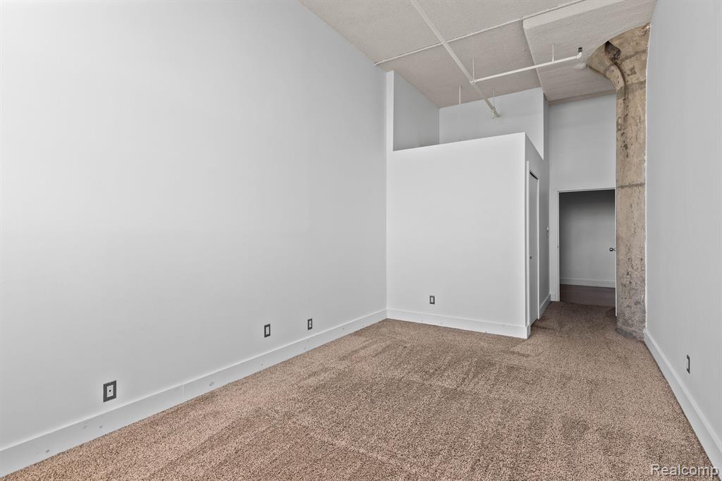 6533 E Jefferson Avenue Property Photo 22