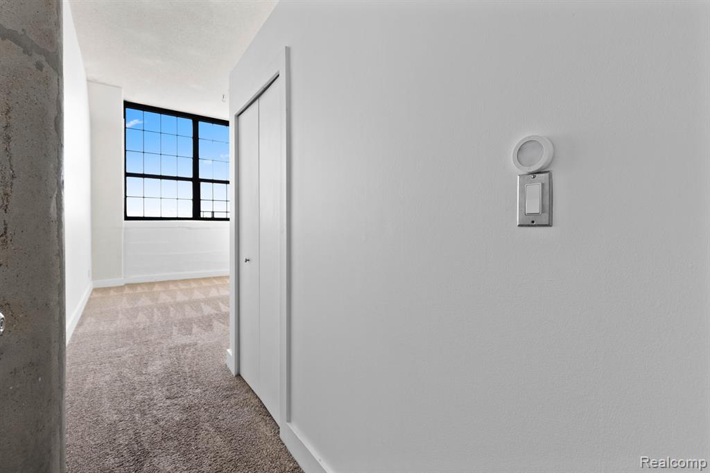 6533 E Jefferson Avenue Property Photo 23