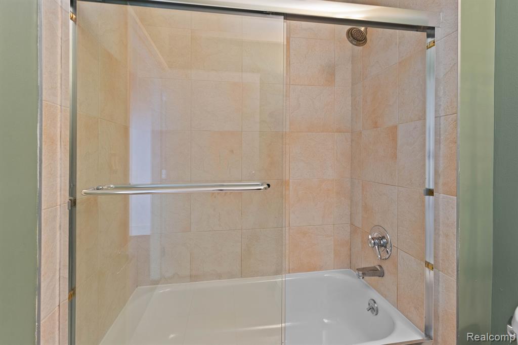 6533 E Jefferson Avenue Property Photo 26