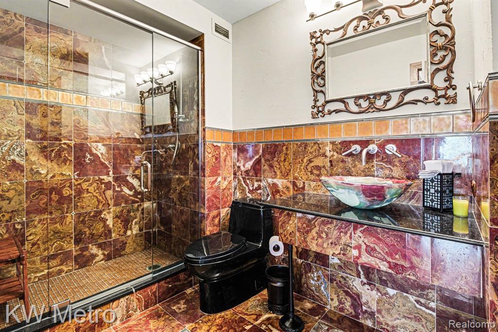 5000 Town Center Property Photo 15
