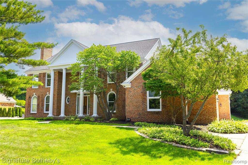 4866 Riverchase Drive Property Photo 1