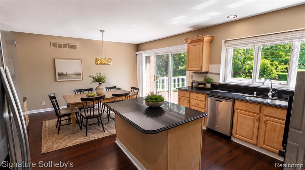4866 Riverchase Drive Property Photo 13