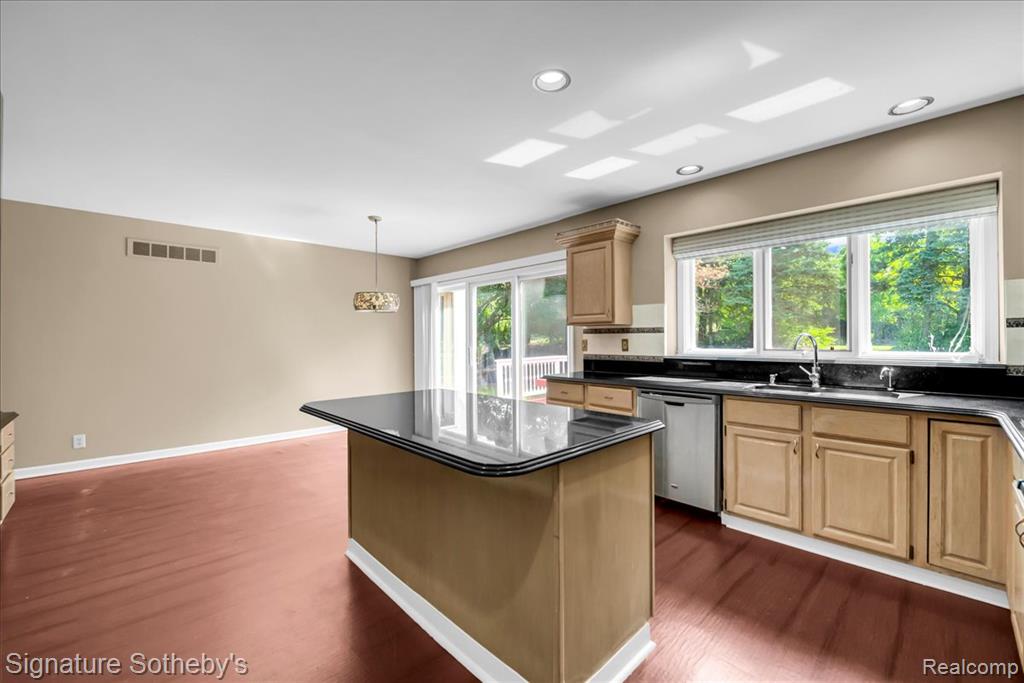 4866 Riverchase Drive Property Photo 18