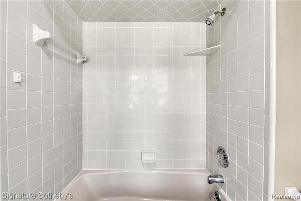 4866 Riverchase Drive Property Photo 31