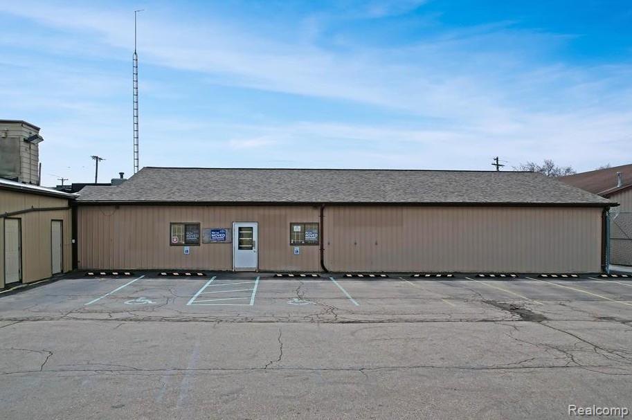 4094 S Saginaw Street Property Photo 3
