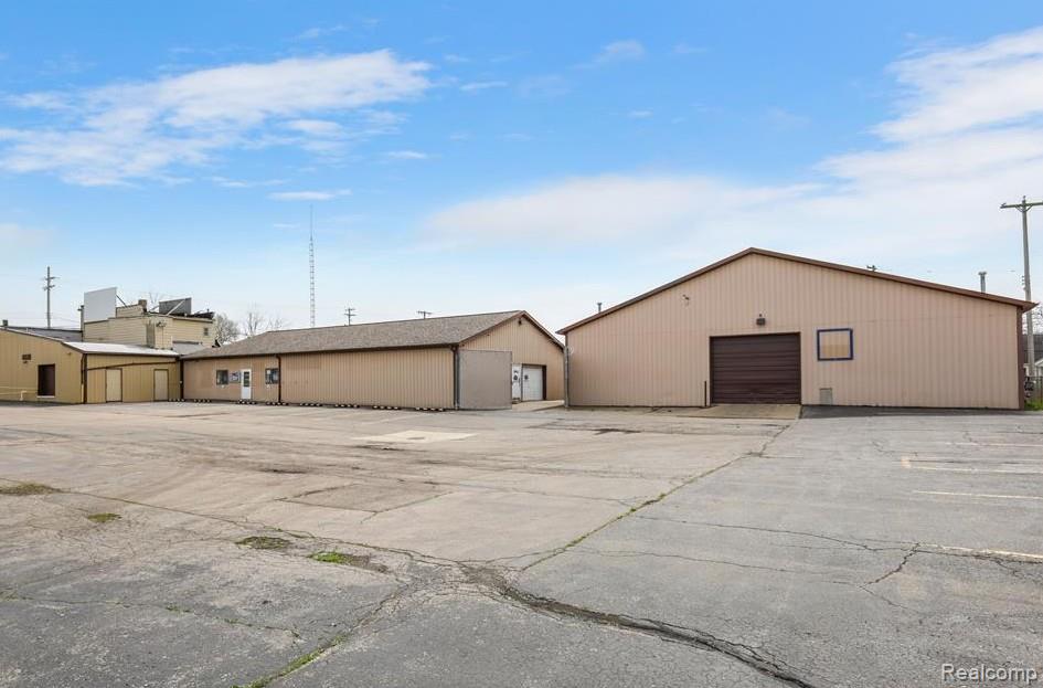 4094 S Saginaw Street Property Photo 4