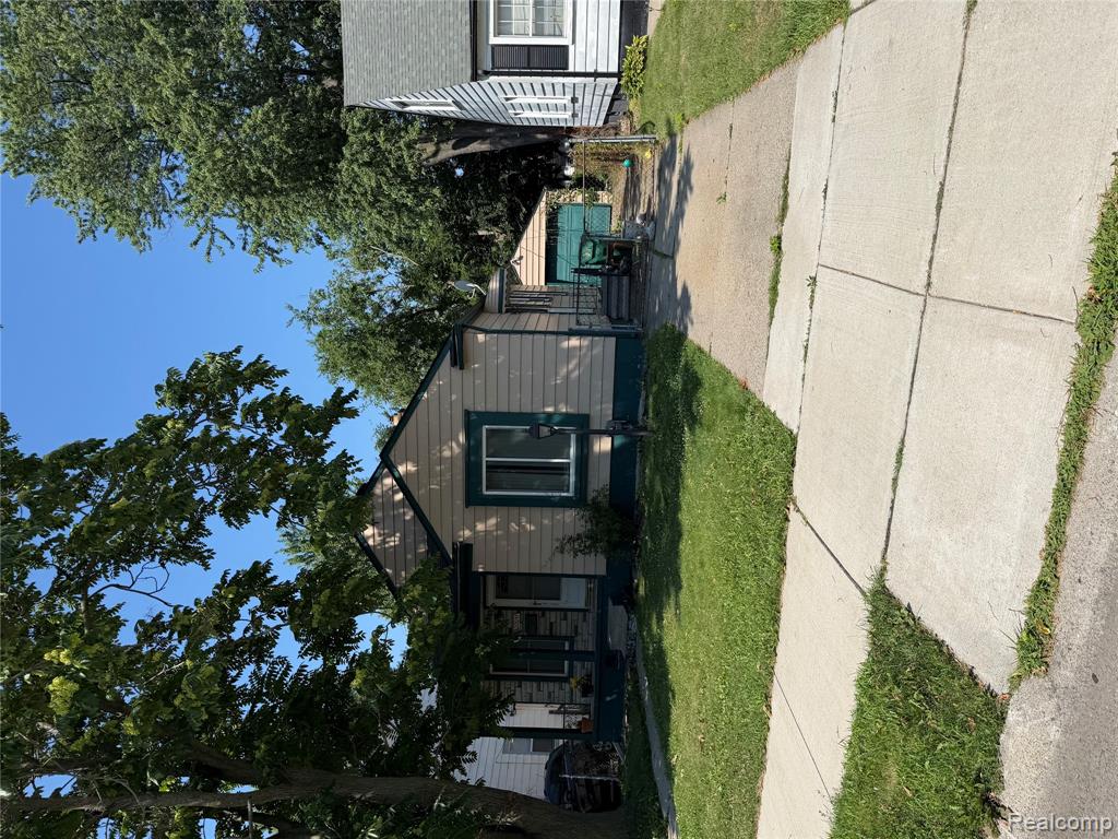 22055 Saxony Avenue Property Photo 1