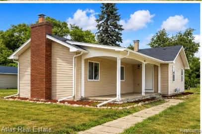 7398 N Genesee Road Property Photo 1