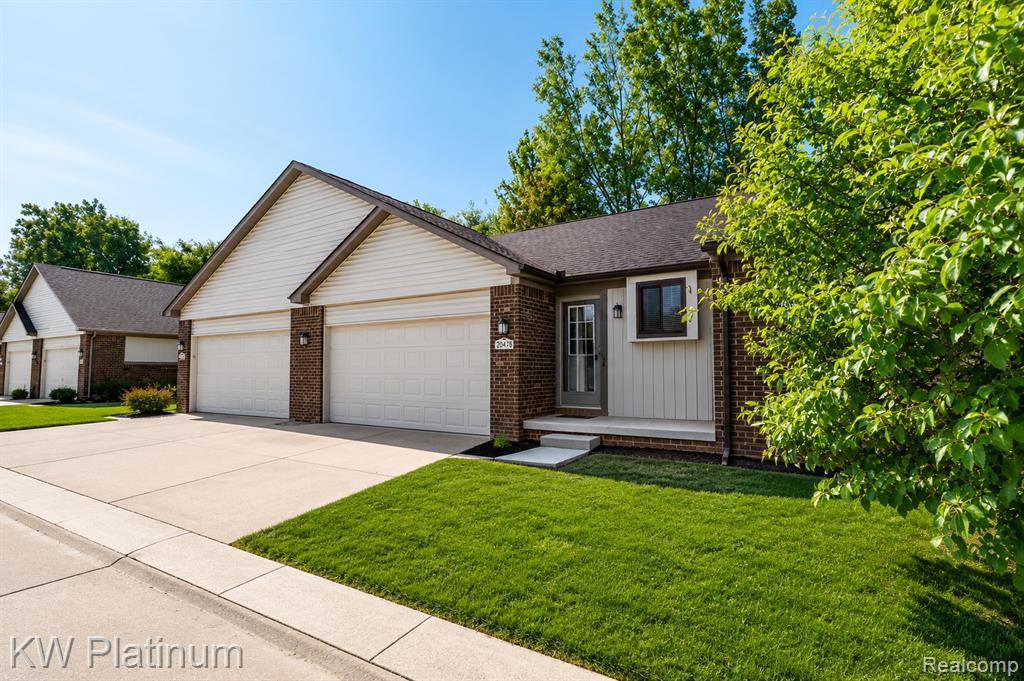 20478 Longwood Drive Property Photo 1