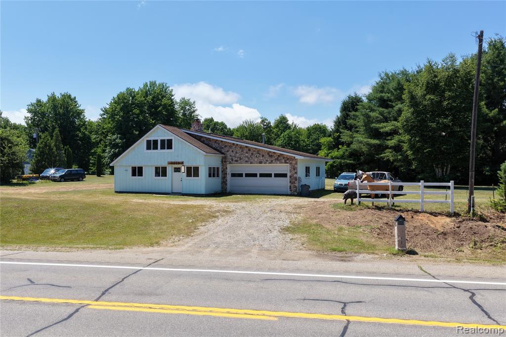 2898a Lakeshore Road Property Photo 1