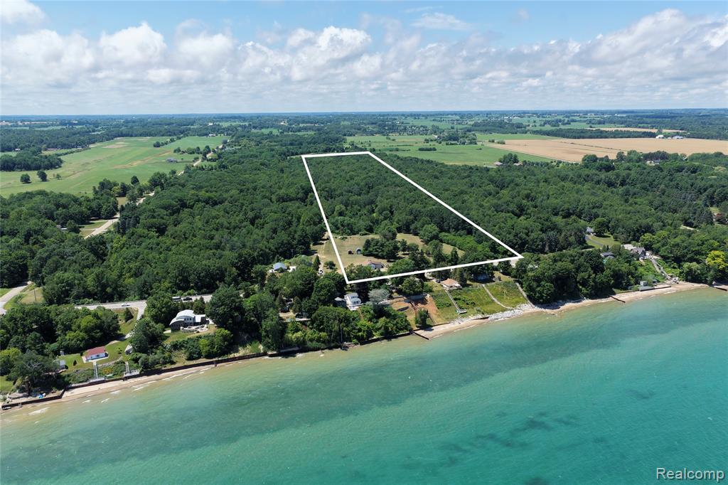 2898 Lakeshore Road Property Photo 1