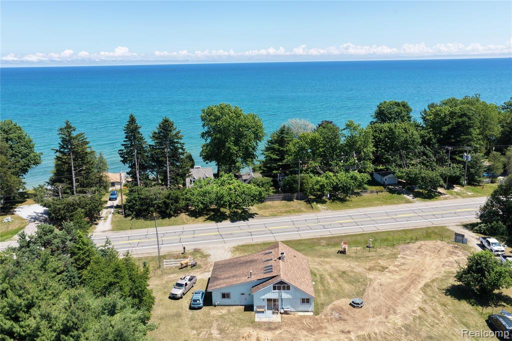 2898 Lakeshore Road Property Photo 5