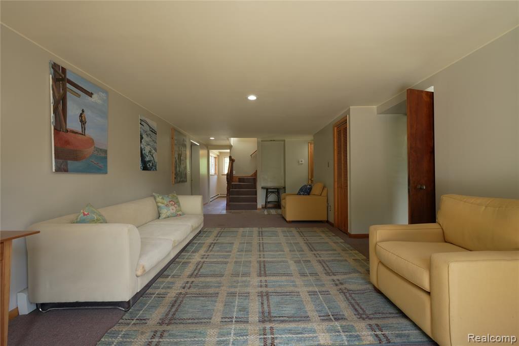 2898 Lakeshore Road Property Photo 12