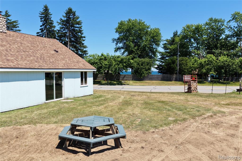2898 Lakeshore Road Property Photo 14