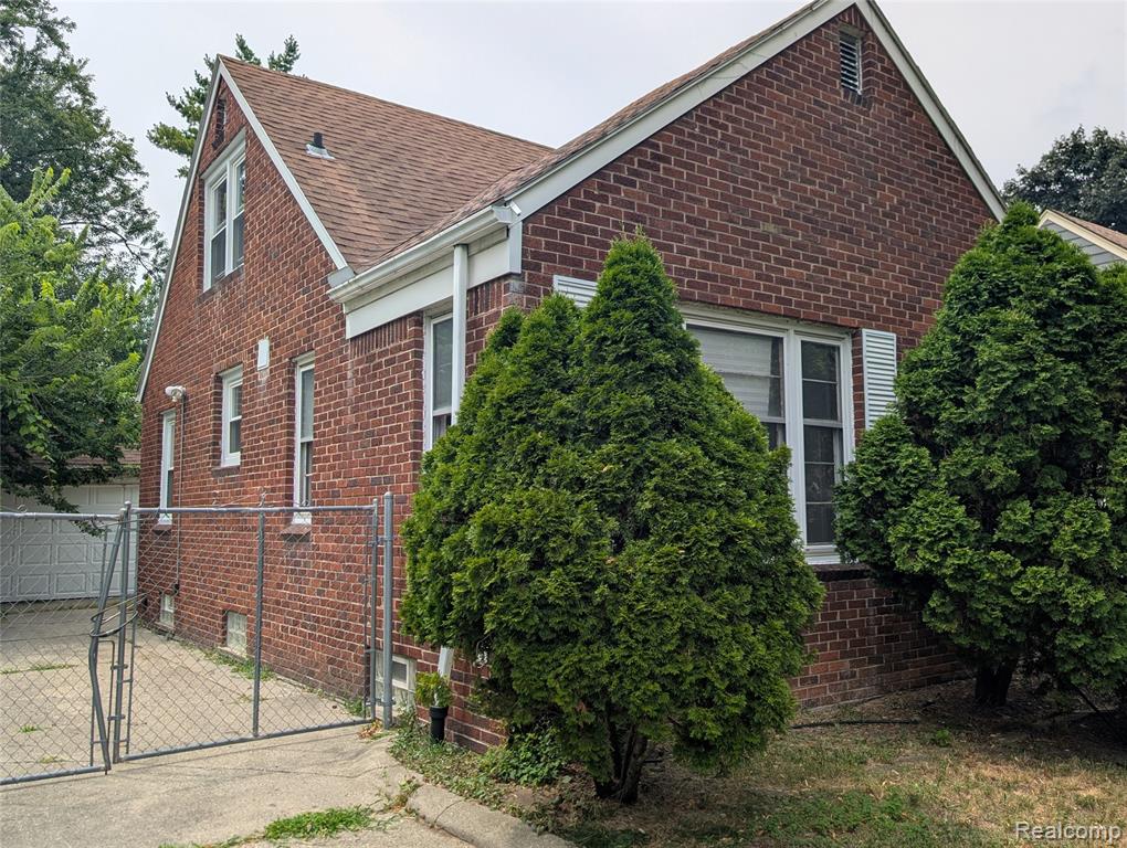 16531 Plainview Avenue Property Photo 2