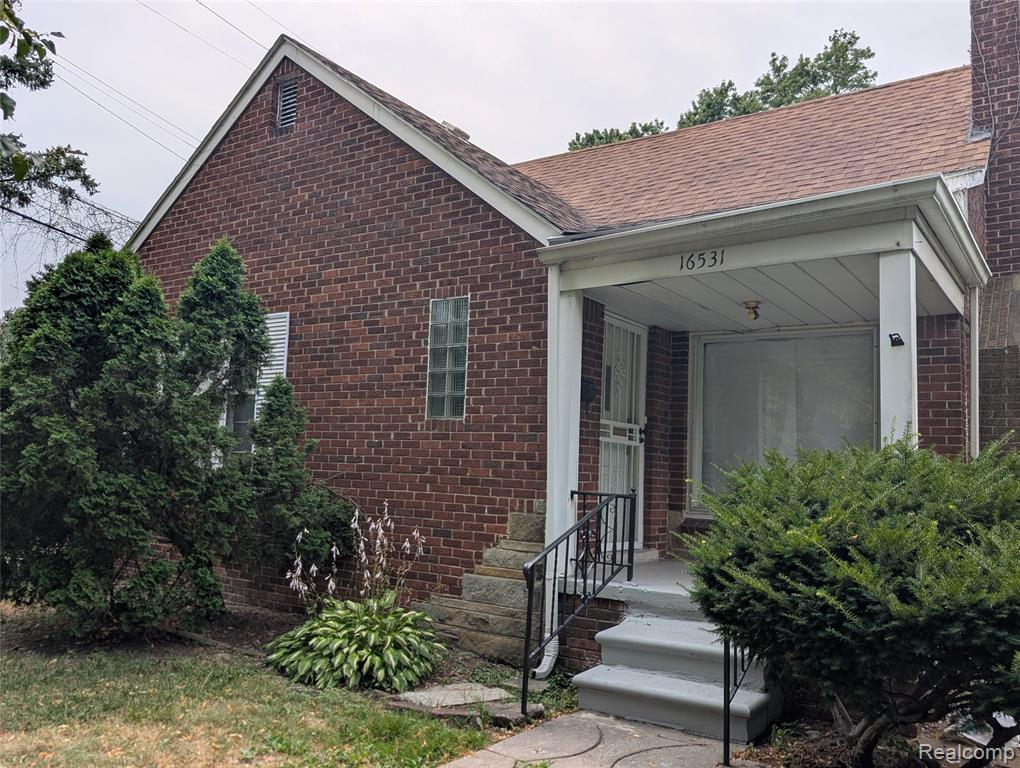 16531 Plainview Avenue Property Photo 3