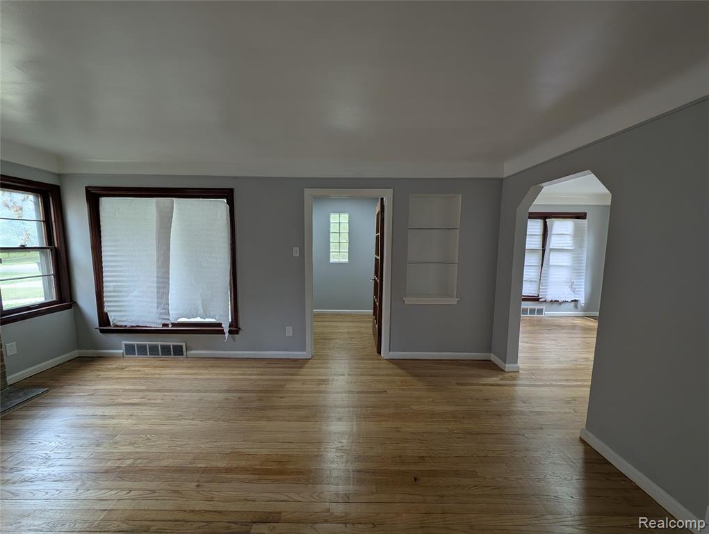 16531 Plainview Avenue Property Photo 6