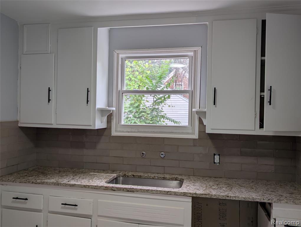 16531 Plainview Avenue Property Photo 8