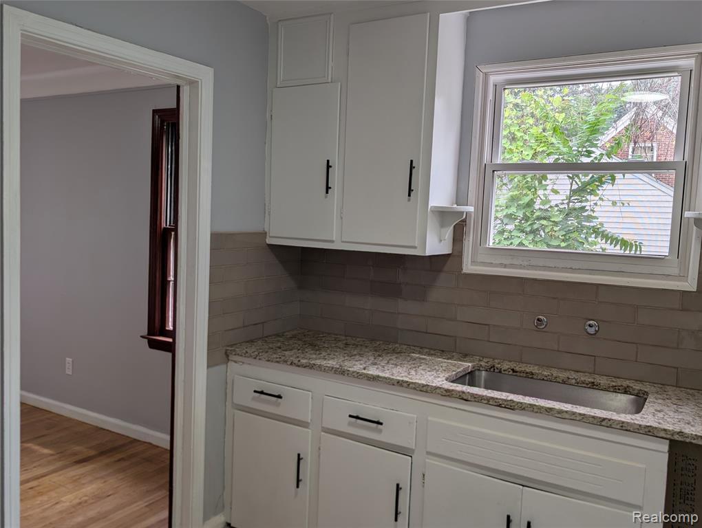 16531 Plainview Avenue Property Photo 9