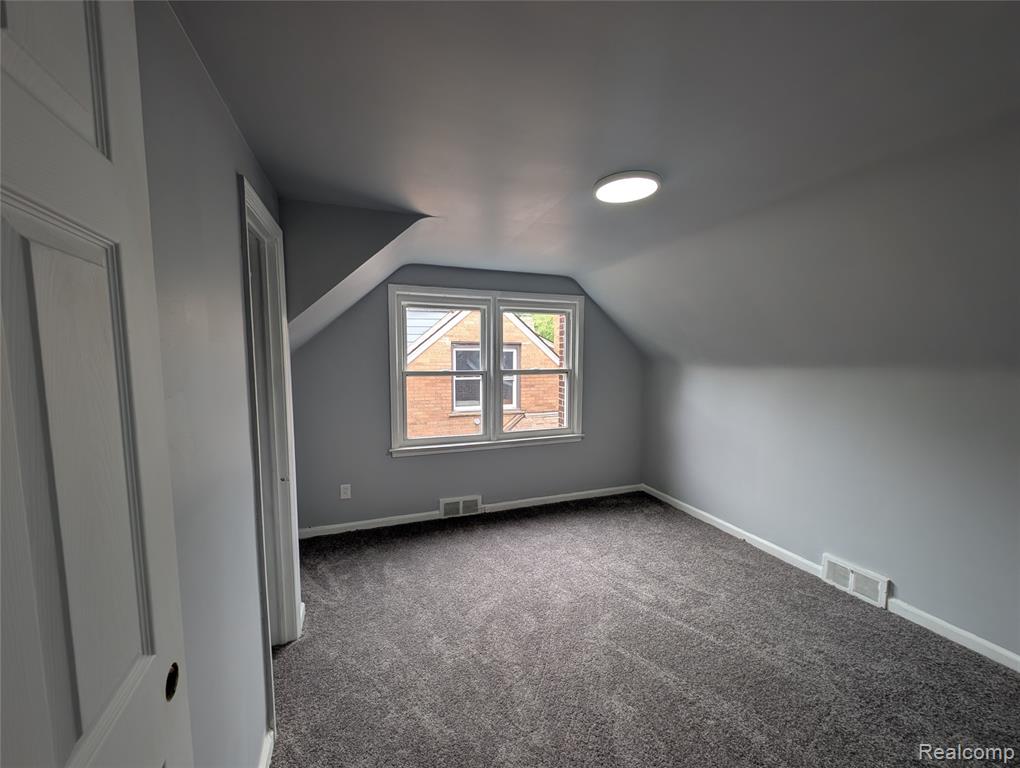 16531 Plainview Avenue Property Photo 11
