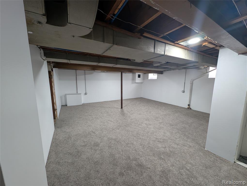 16531 Plainview Avenue Property Photo 13