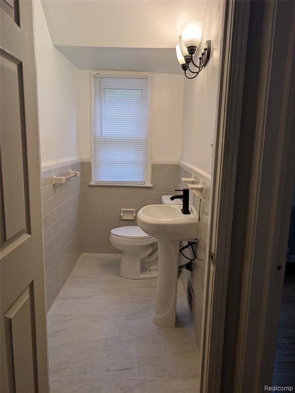 16531 Plainview Avenue Property Photo 23