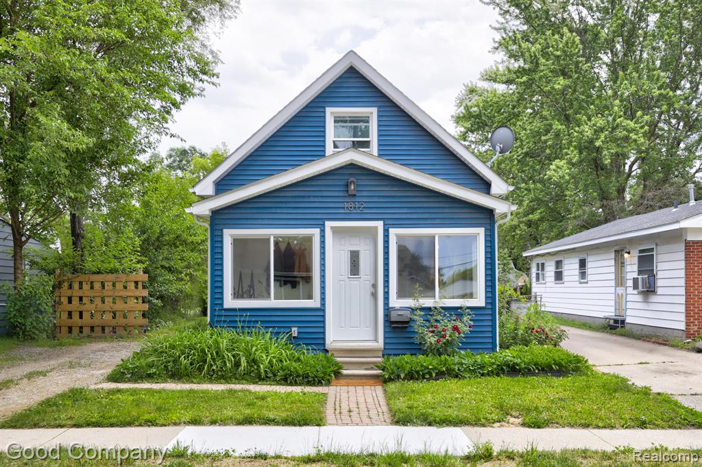 1812 E Meyers Avenue Property Photo 1