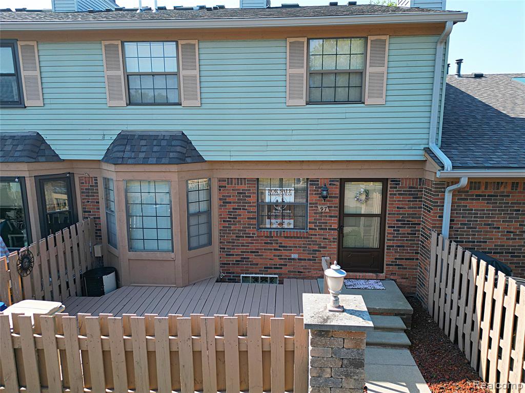 2131 Vine Way Drive Property Photo 1
